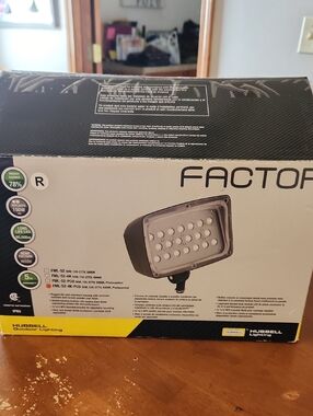 Hubbell Factor LED Outdoor Lighting FML-52-4K-PCU New In Box Works